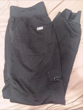 Figs Black Women's Jogger Sweatpants with Utility Zip Pocket